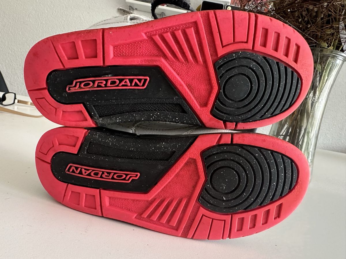 Jordan Scarpe per ragazzi: Jordan Turnschuhe Grösse 32 – Usato da Busswil venduto da billib 2