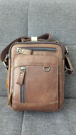 Modische, kompakte Umhängtasche aus echtem Leder - NEU