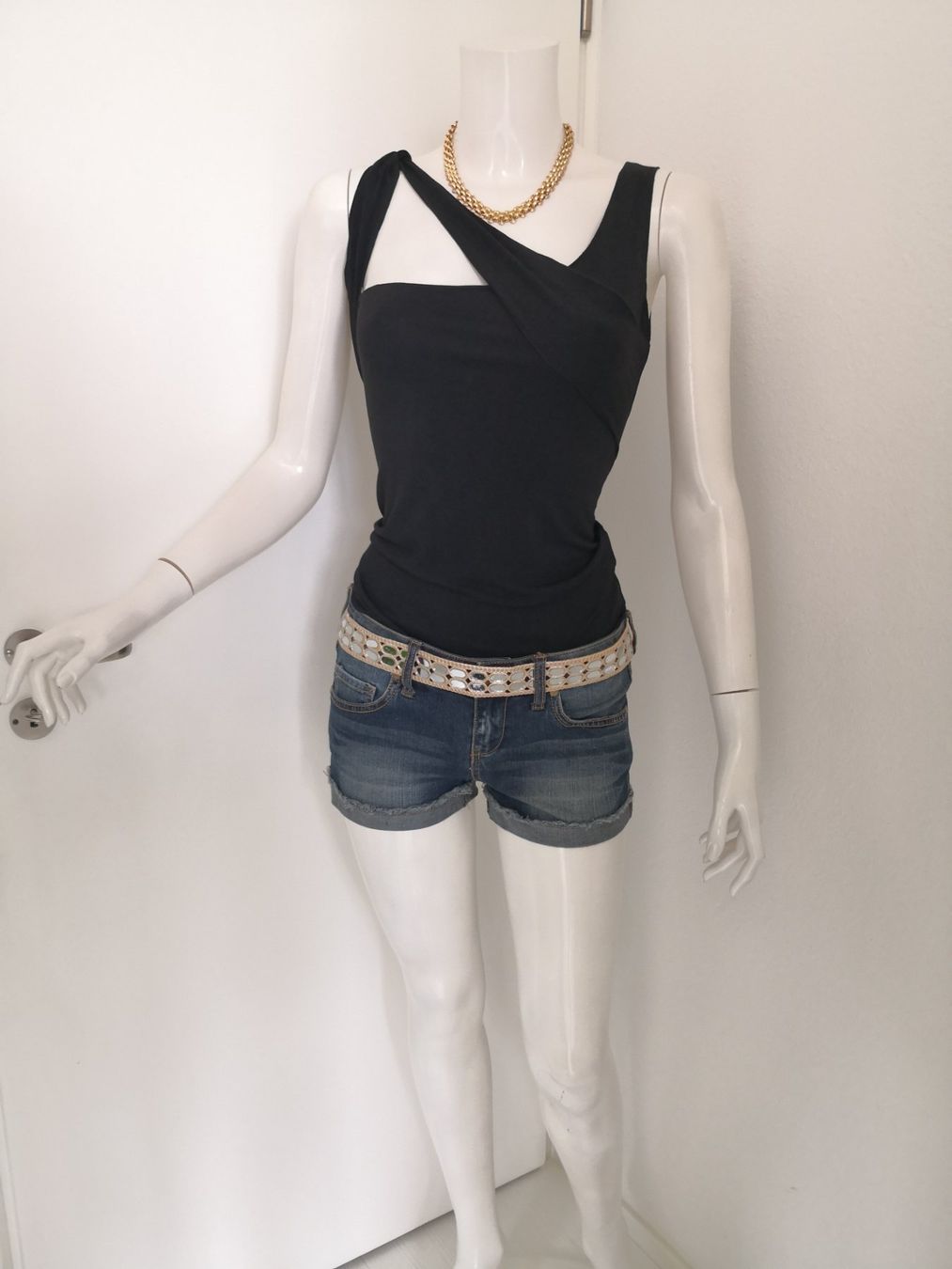 Mango Top: 🤩MANGO TRAPEZ-TOP STRETCH SCHWARZ – Nuovo (secondo la descrizione) da Olten venduto da Naja-Twins-Twins 2
