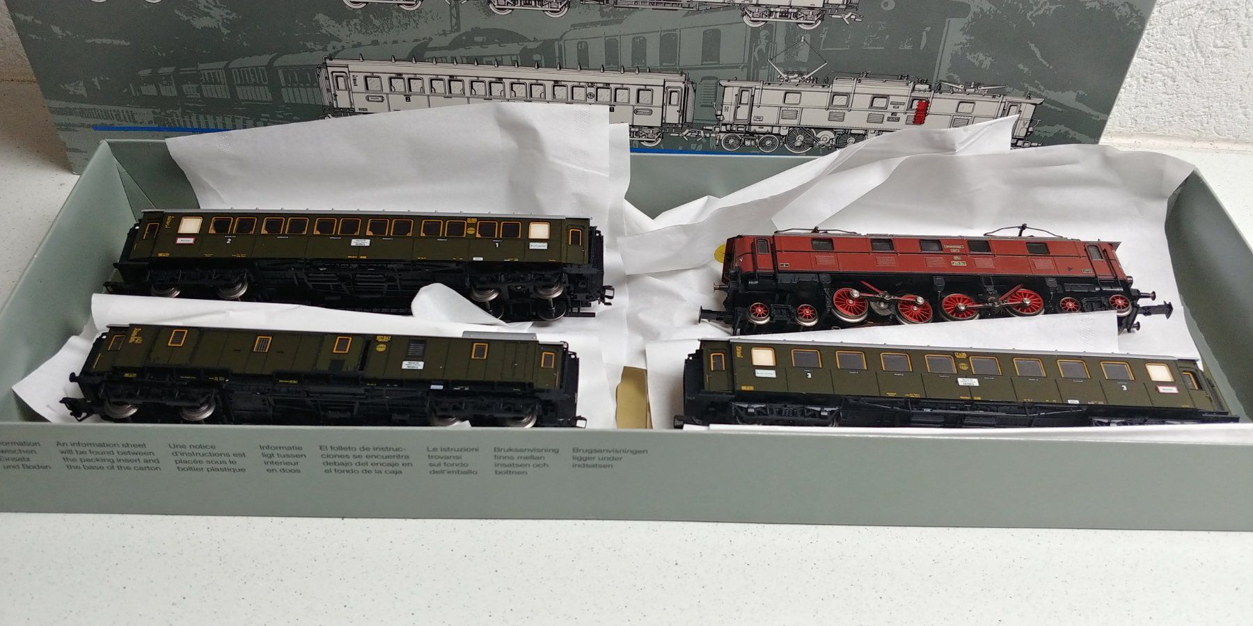 Märklin Modellini di ferrovie: Märklin Schnellzug-Set der ehemaligen DR 2660 digital – Usato da Waltenschwil venduto da Ardnas007 8