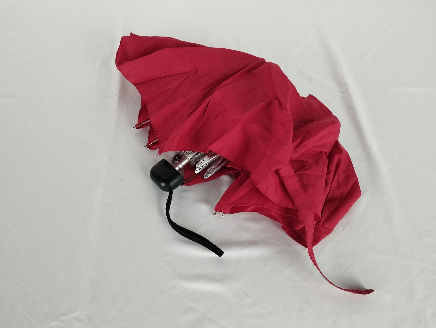 Ombrelli: GLOBUS Regenschirm rot – Usato da Schübelbach venduto da Restwert_Schubelbach 4