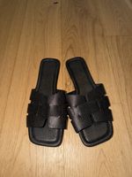 Sandalen schwarz Groesse 38 Leder-Optik guter Zustand
