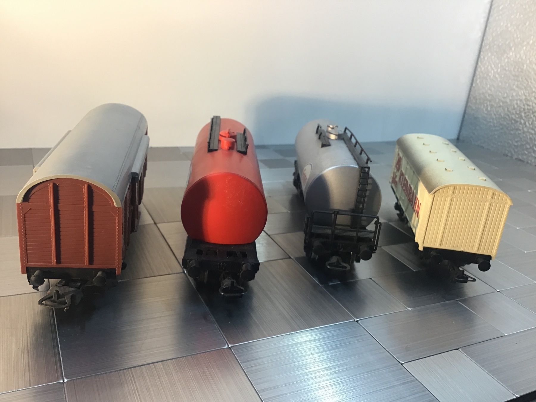 Kleinbahn Modelleisenbahnen: KLEINBAHN GÜTERWAGEN SPUR H0 – Gebraucht aus Männedorf von Spezial-Modelle 1