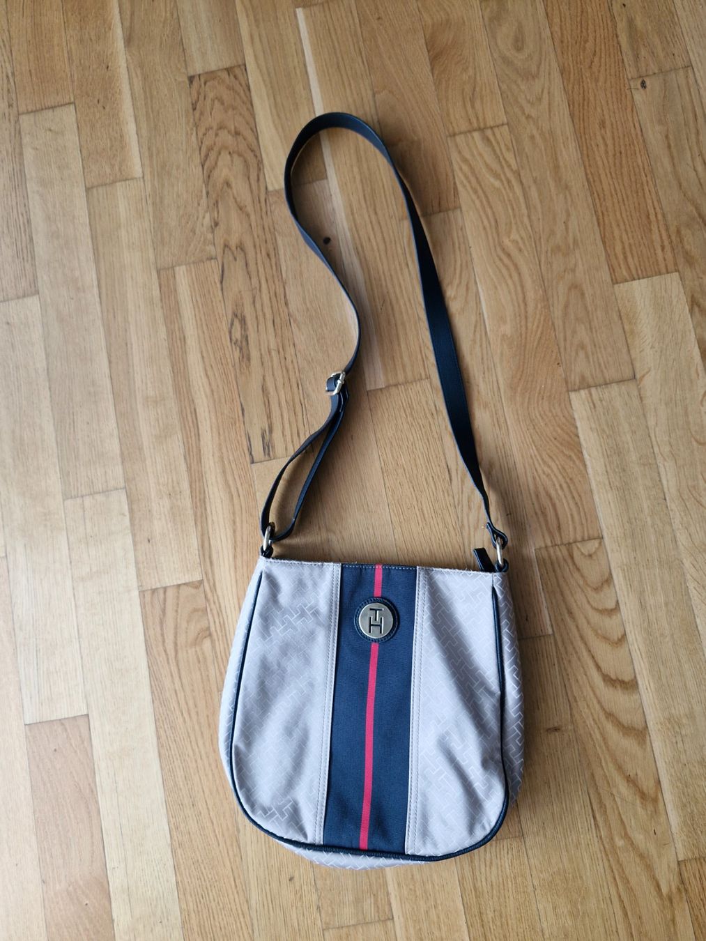 Borse da donna: Tommy Hilfiger Handasche – Nuovo (secondo la descrizione) da Schlieren venduto da ela_x7qh 1