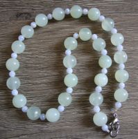 NEU: Jadekette Collier Schmuck Jade und Chalcedon Perlen