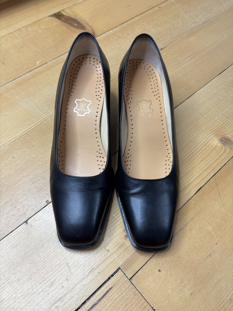 Scarpe da donna: Pumps aus echtem Leder – Usato da Bern venduto da kri_y8h8