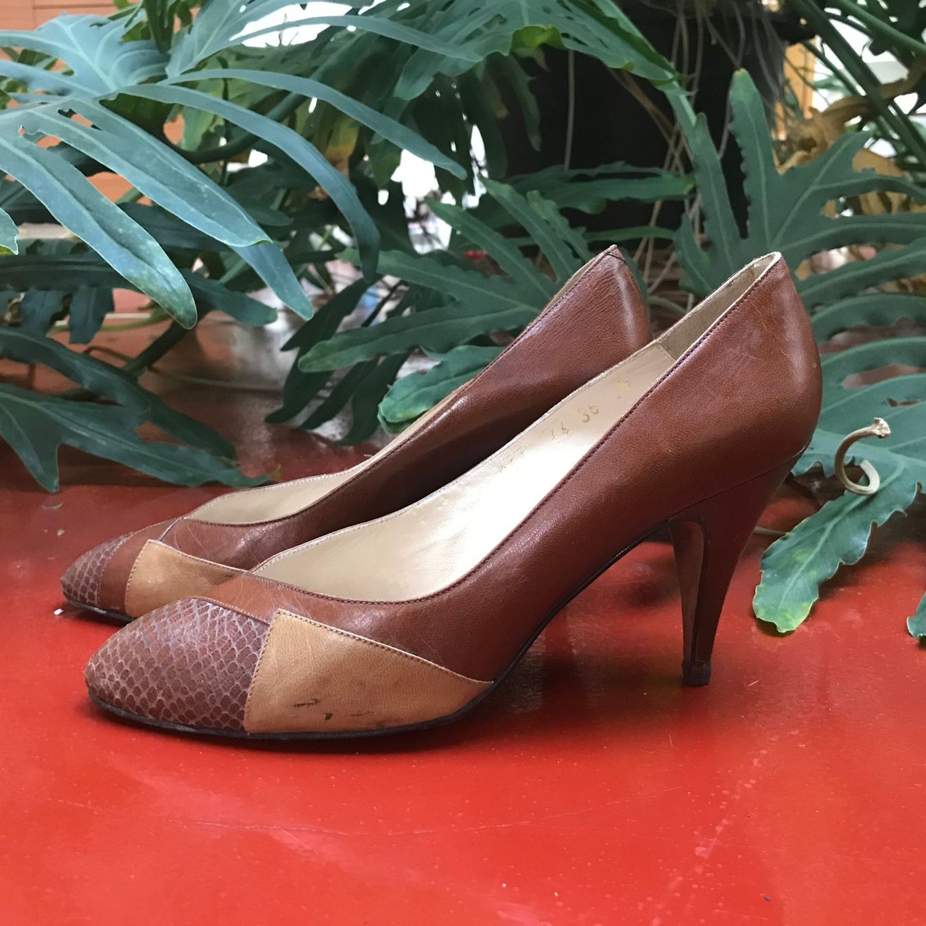 Scarpe da donna: Edle braune vintage Heels – Usato da Basel venduto da jillybean