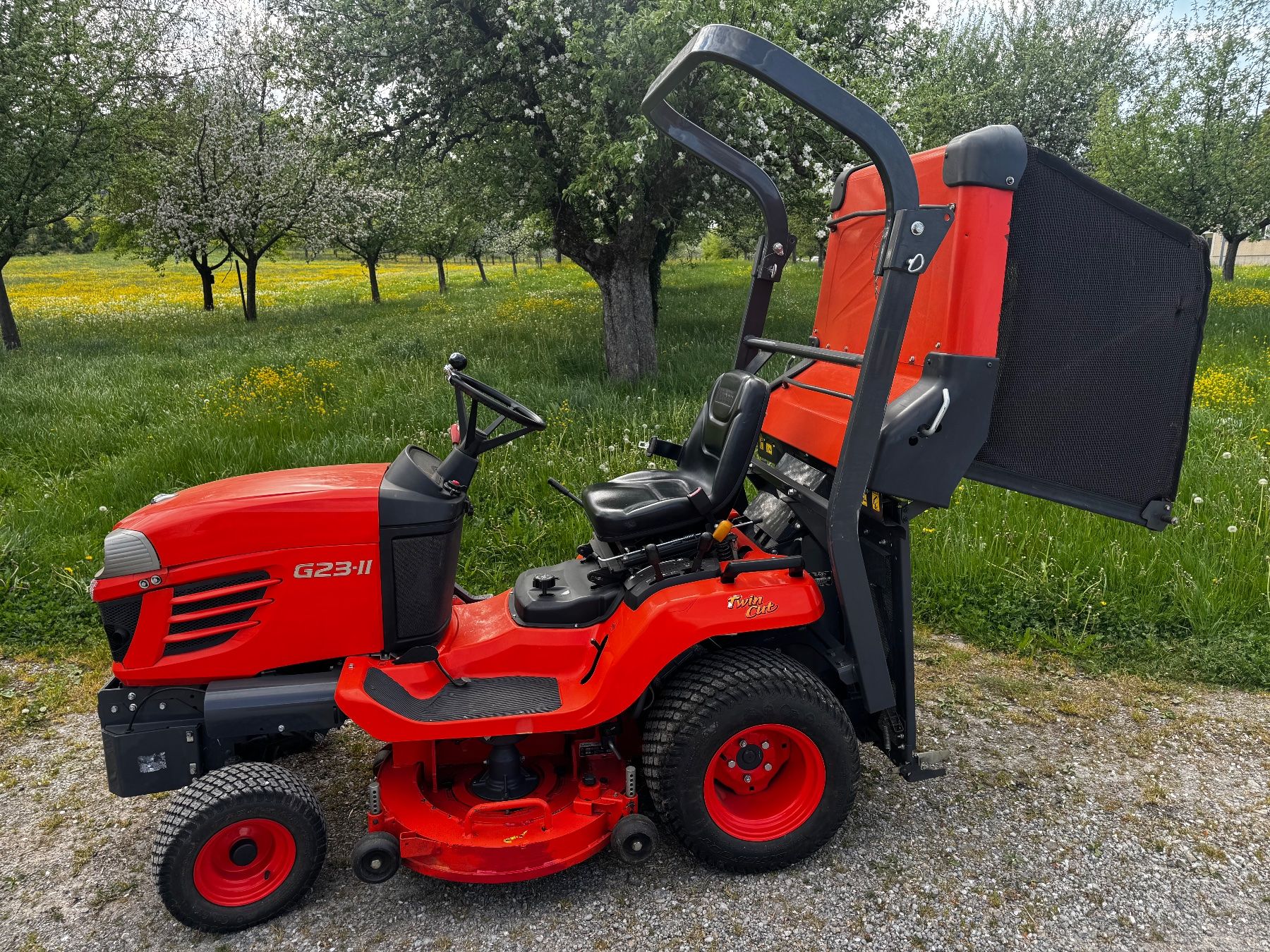 Kubota Tagliaerba: Rasentraktor Kubota G 23-ll – Usato da Niederuzwil venduto da Dakitiki 4