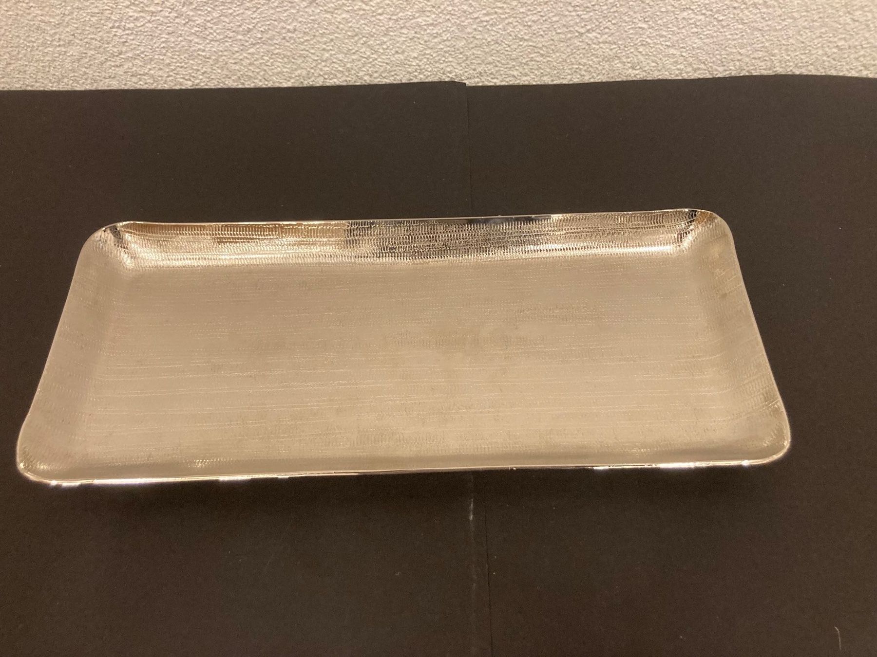 Piatti di portata: Metall-Platte lang, ca. 40 x 17 cm, silber – Nuovo (secondo la descrizione) da Neuenhof venduto da jorogo