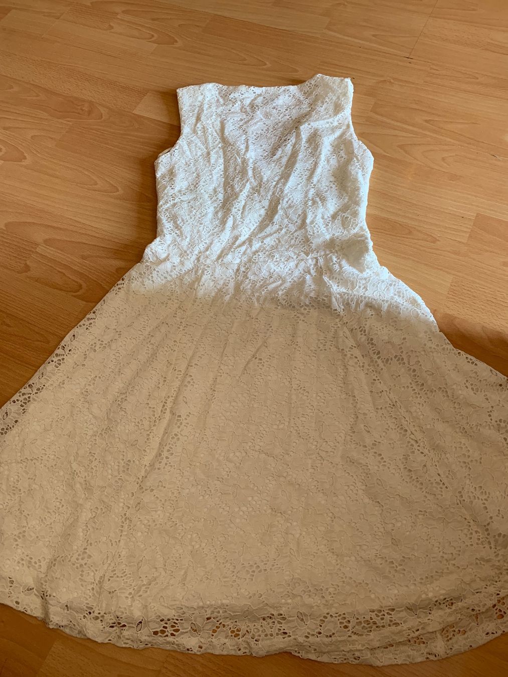 Kleider: Jolie robe blanche Cache Cache taille 38-40 – Gebraucht aus MEYRIN von Gwendo10 1