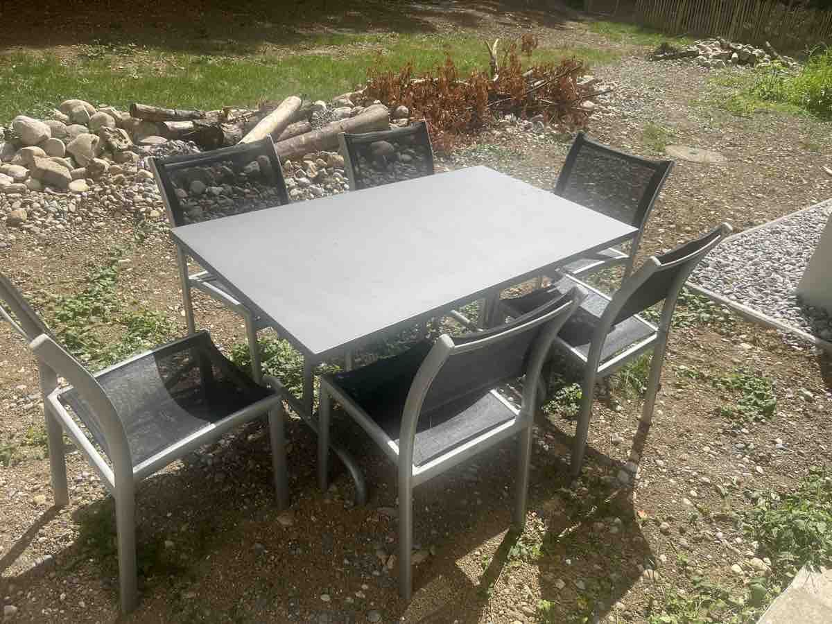 Set di tavolo e panche: Gartentisch mit 6 Stuehlen gebraucht Metall – Usato da Bern venduto da versace05