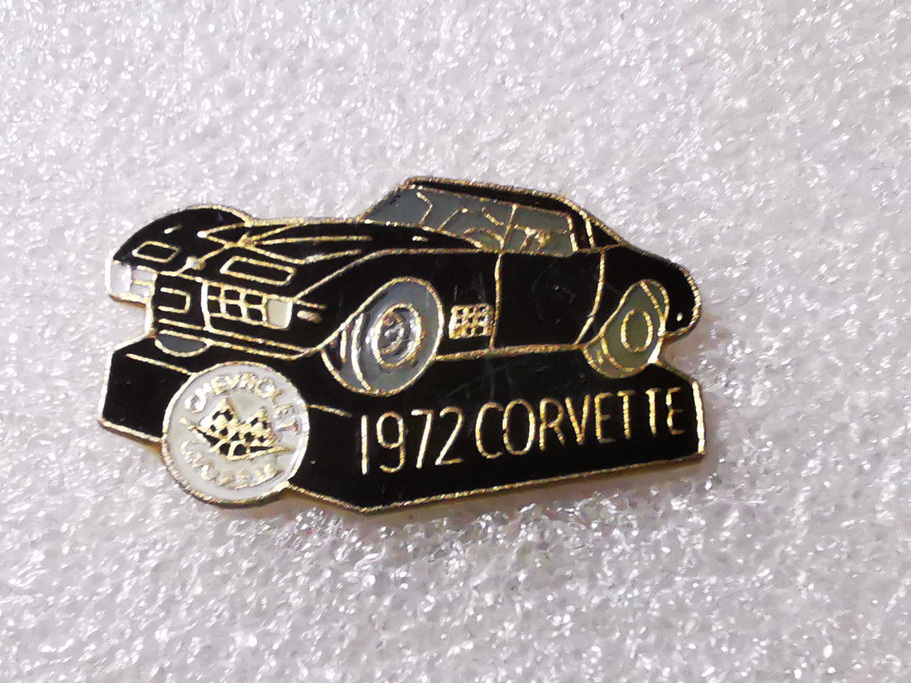 Plaketten & Abzeichen: Ansteckpin 126: Auto 1972 Corvette – Gebraucht aus Oppligen von Pin-Fall-Shop