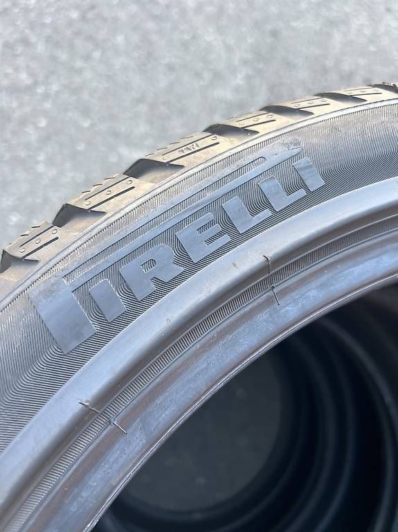 Pneus & Kompletträder: 235/40/19 Pirelli Winterreifen  – Gebraucht aus Frasnacht von nobloff 3