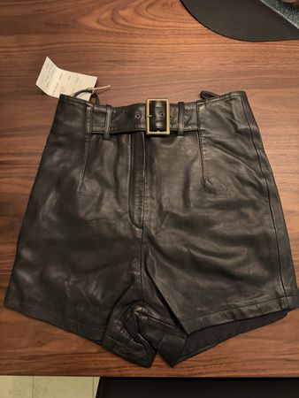 Lederhose kurz Damen schwarz Grösse 40 (klein geschnitten)