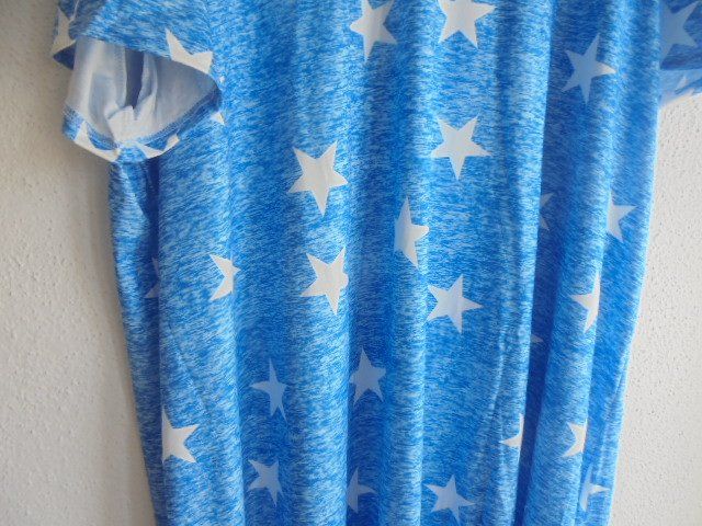 Negligees & Pigiami: Nachthemd hellblau mit Sternen Gr. 52-56 – Nuovo (secondo la descrizione) da Hinwil venduto da Glasperlen 1