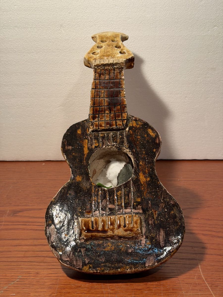 Tutte le decorazioni: Unique Vintage Guitar Decoration Piece - ceramic – Usato da Lausanne venduto da vas_cdb2 1