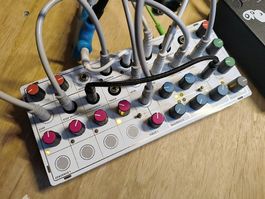 Modern Sounds Pluto Semimodularer Synthesizer