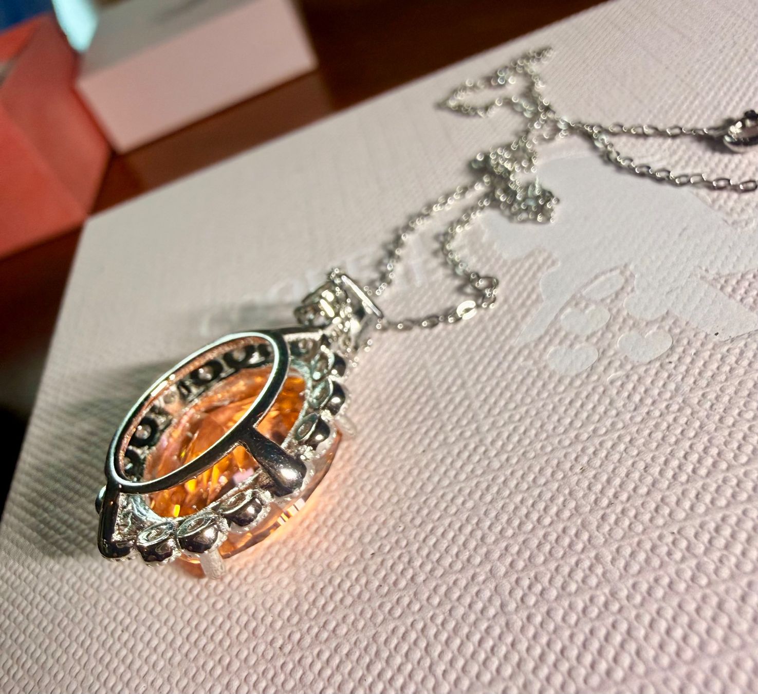 Colliers: Collier Soleil de Padma – Neuf avec emballage d'origine à St-Maurice par Sandrinette123 3