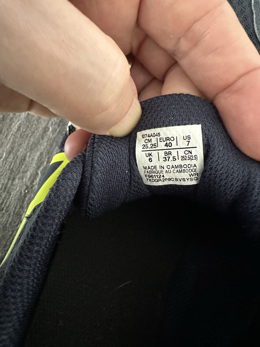 Asics Herrenschuhe: Hallen schuhe 37.5  – Gebraucht aus Eschenbach LU von boo_sl7y 1