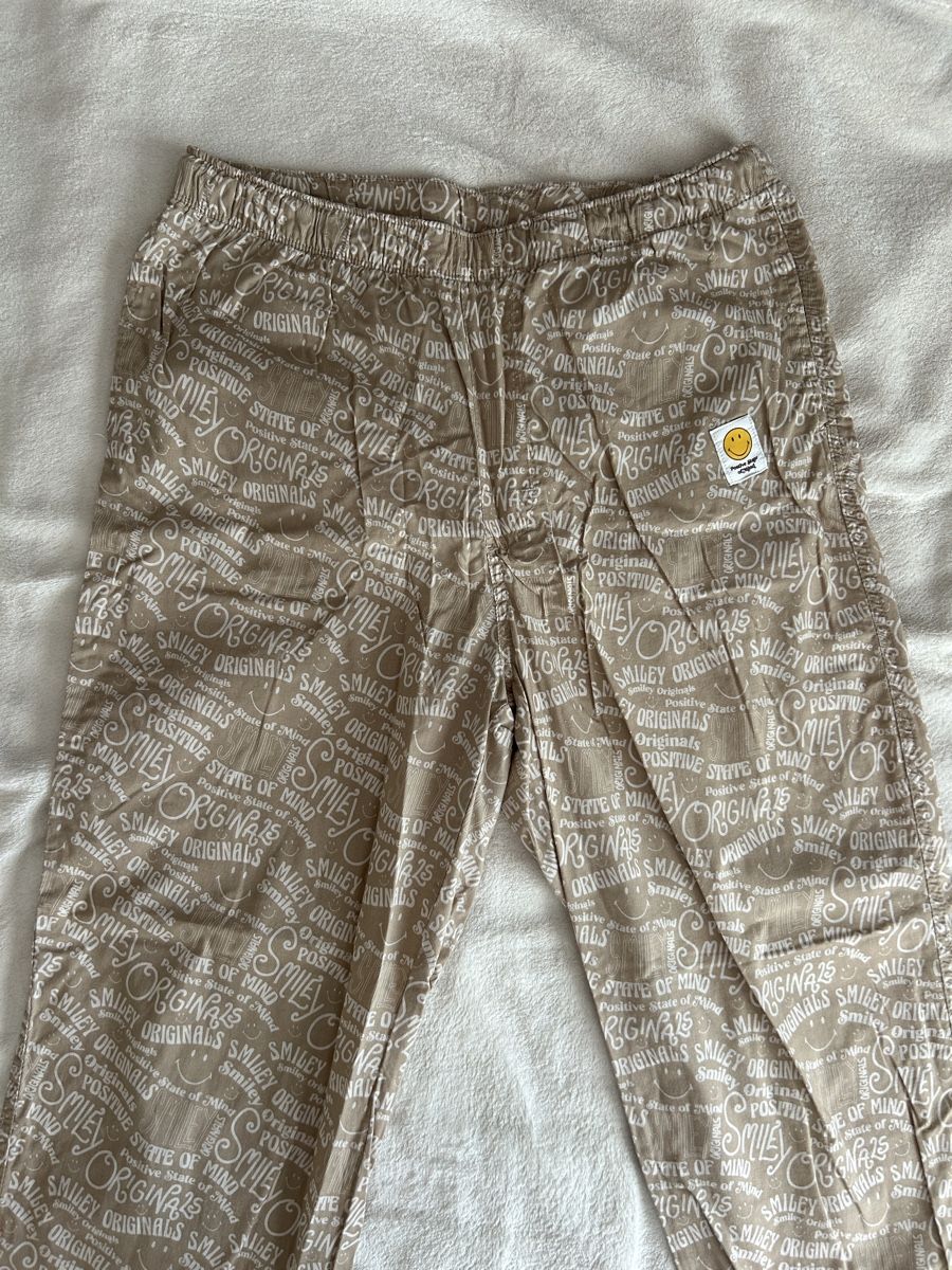 H&M Pantalons: Stoffhose Smiley H&M – D'occasion à Aarwangen par e_9x