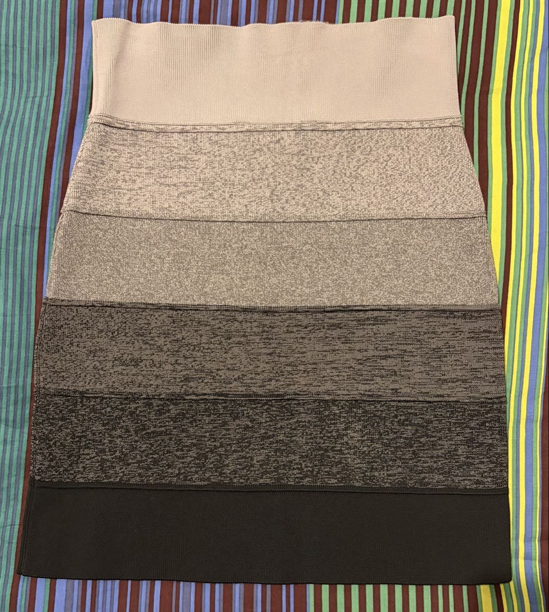 Gonne: Jupe dégradé gris BCBGMaxazria – Usato da Genève venduto da AlBE909 1