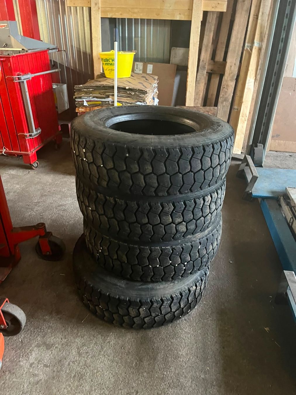 Pneumatici & Ruote complete: Reifen 265/70r19.5 – Usato da Gretzenbach venduto da Remoku 3