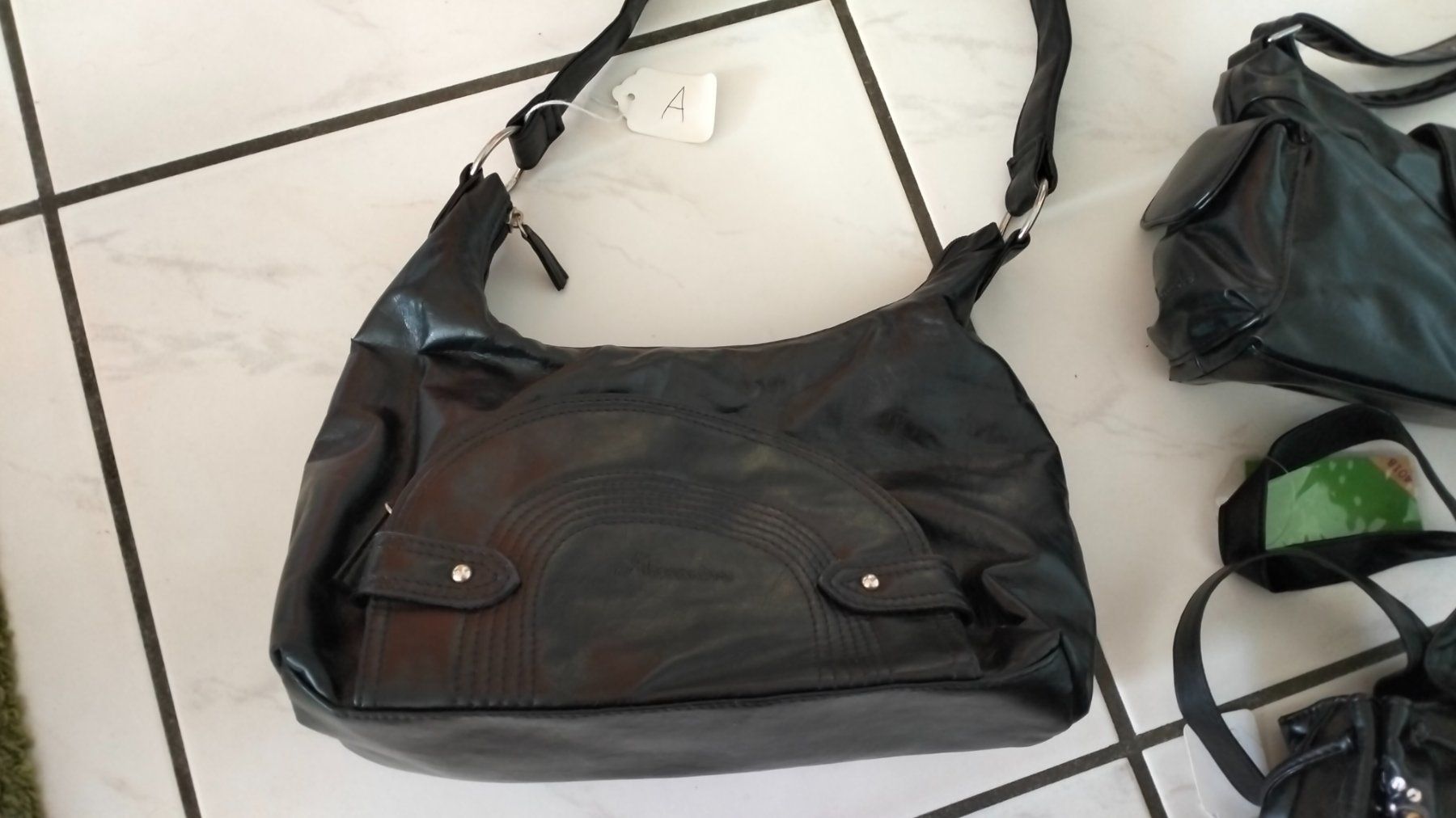 Borse da donna: 3 schwarze Handtaschen – Nuovo (secondo la descrizione) da Uerkheim venduto da Justi.y 1