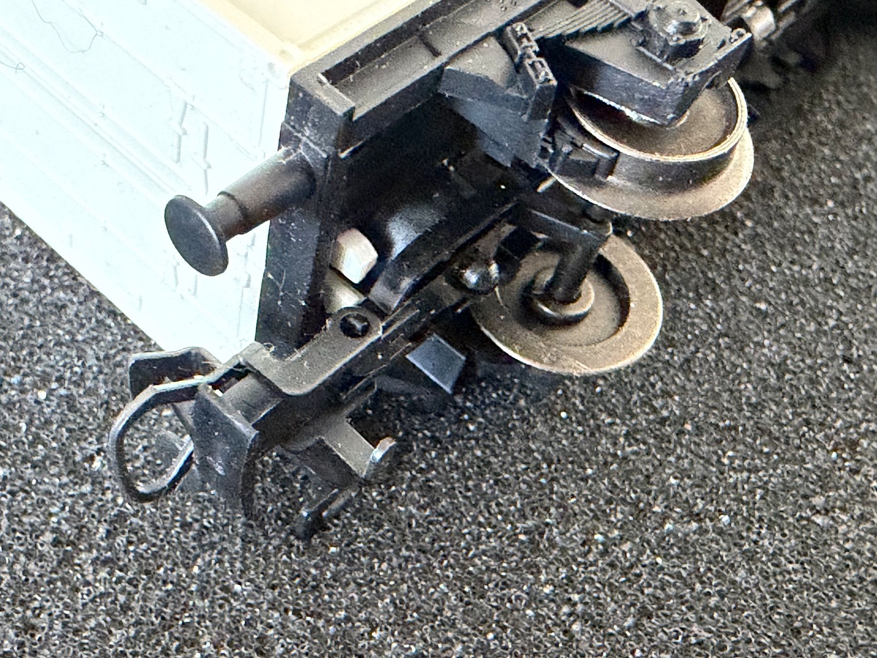 Modellini di ferrovie: Modelleisenbahn Waggon Gicom – Usato da Duggingen venduto da Ysvogel 2