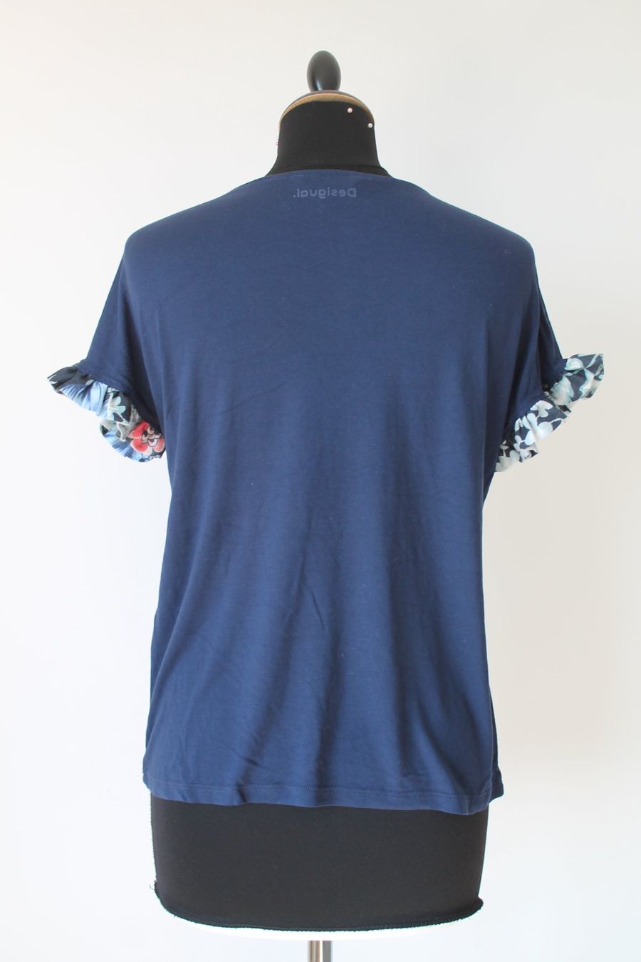 Desigual T-shirt: T-Shirt DESIGUAL taille M – Usato da Chez-le-Bart venduto da jasse 1