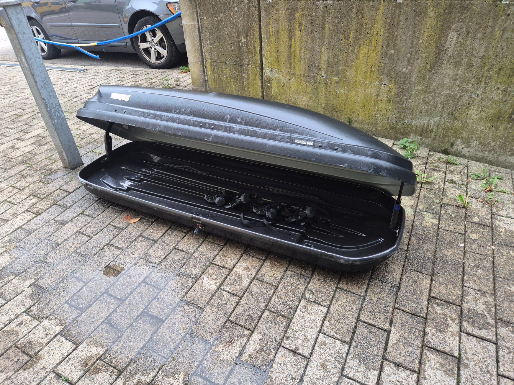 Thule Box da tetto: Thule Dachbox Pacific 600 – Usato da Degersheim venduto da Latwaerihof 1