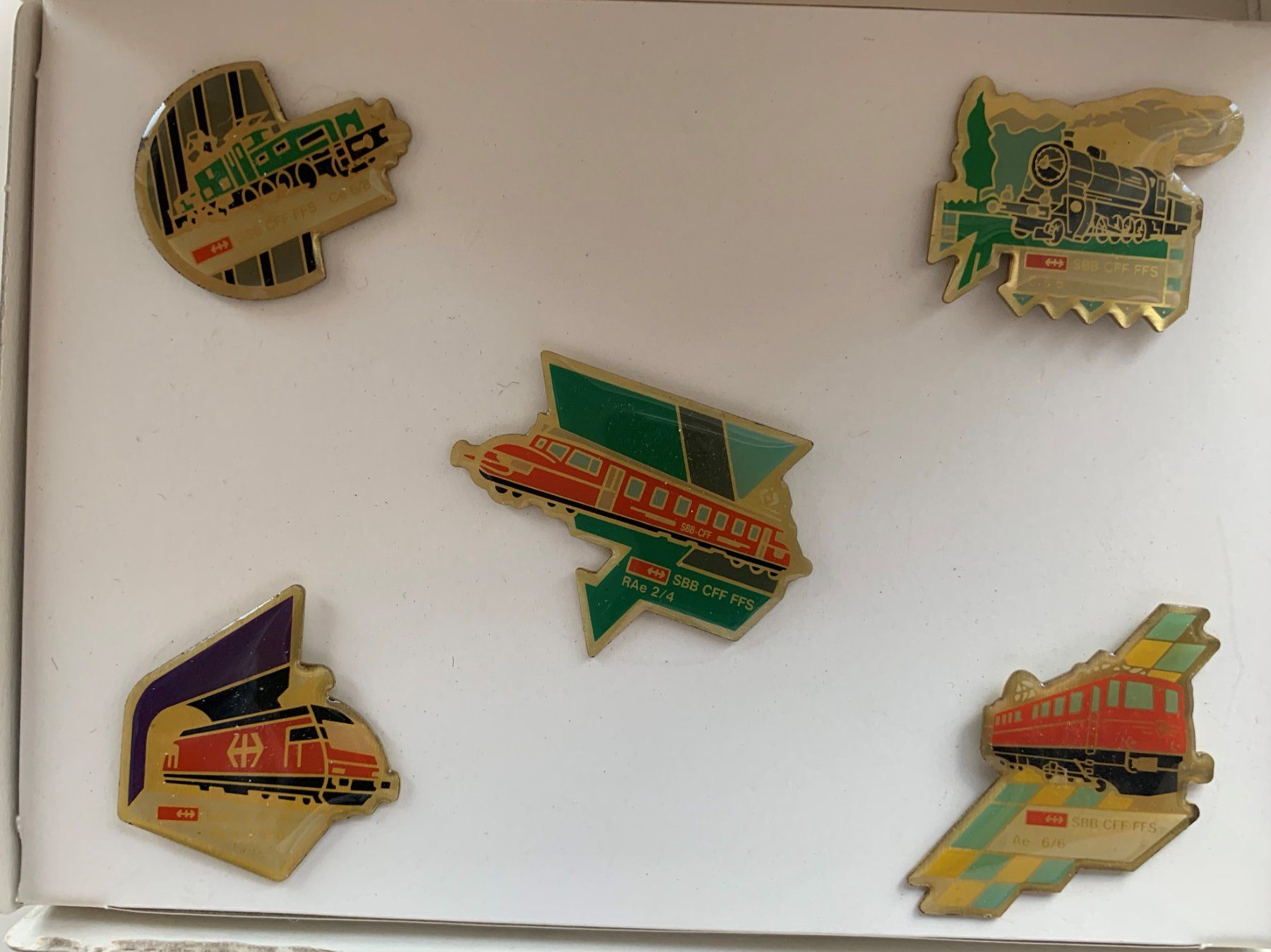 SBB/CFF/FFS Plaketten & Abzeichen: 2 Sets SBB-Pins – Gebraucht aus Ebnat-Kappel von pourlemerite 1