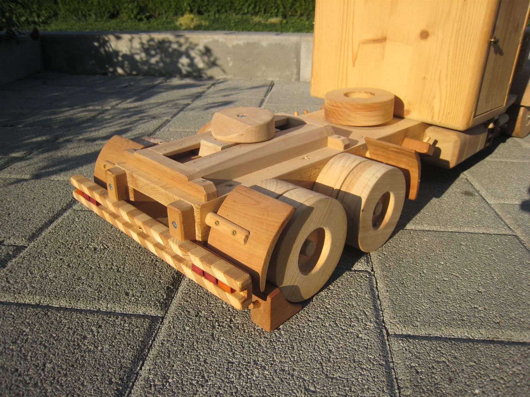 Kit di modellismo & Modellini statici: USA Tracker aus Holz – Nuovo (secondo la descrizione) da Embrach venduto da Olympia52 7