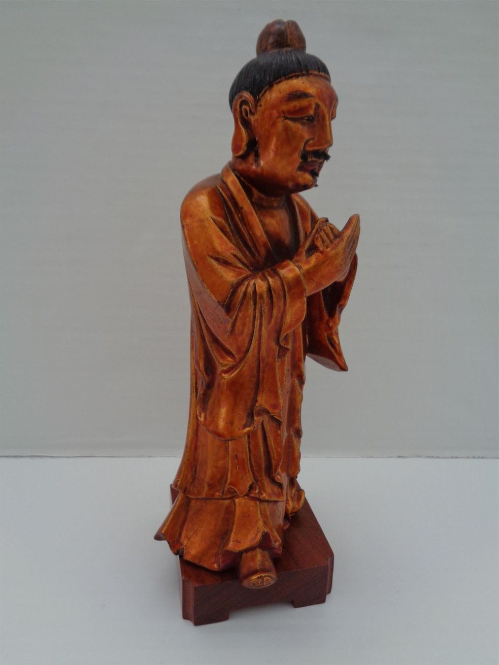 Sculture & Statue: China geschnitzte Holzfigur auf Sockel – Usato da Chur venduto da omonia 1