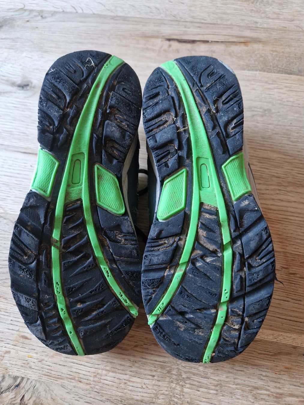 Scarpe da uomo: Trekkingschuhe gr. 32 – Usato da Mülligen venduto da Dela19 2