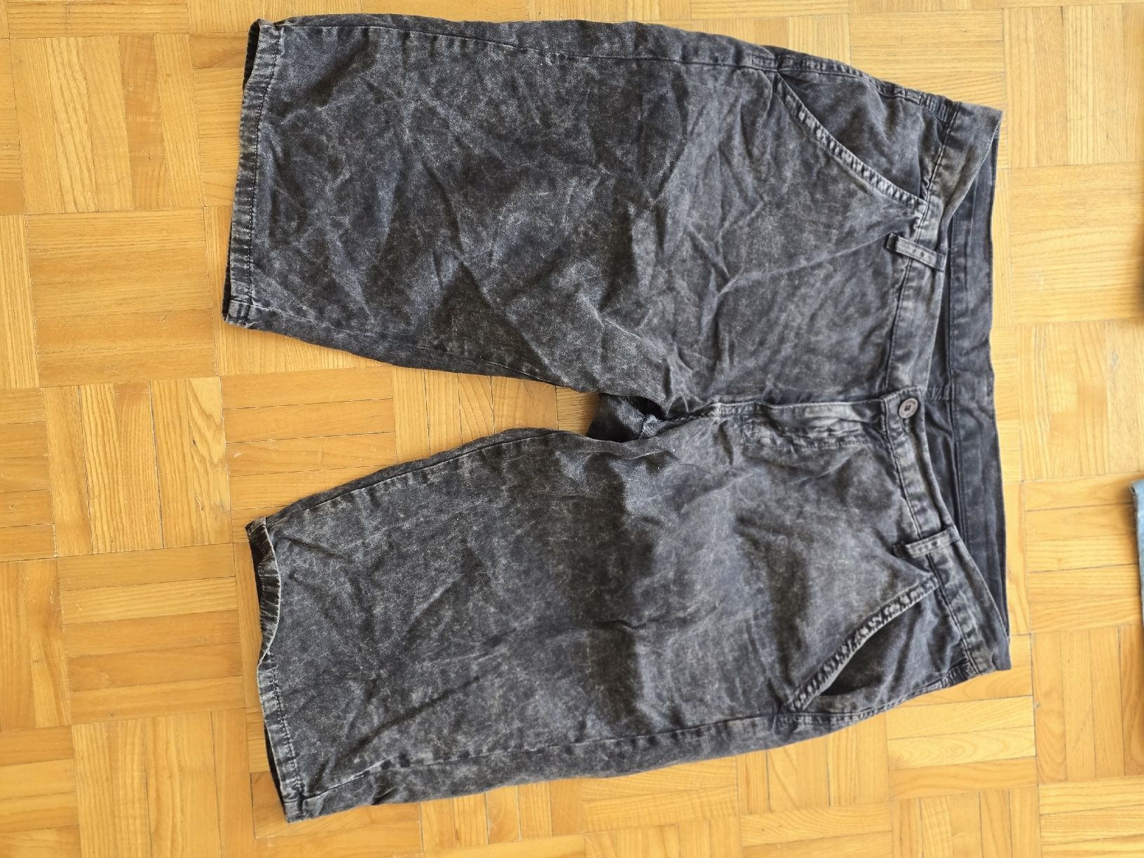 Lotti di vestiti: Herren kurz Hose  – Usato da Olten venduto da Tombik 1