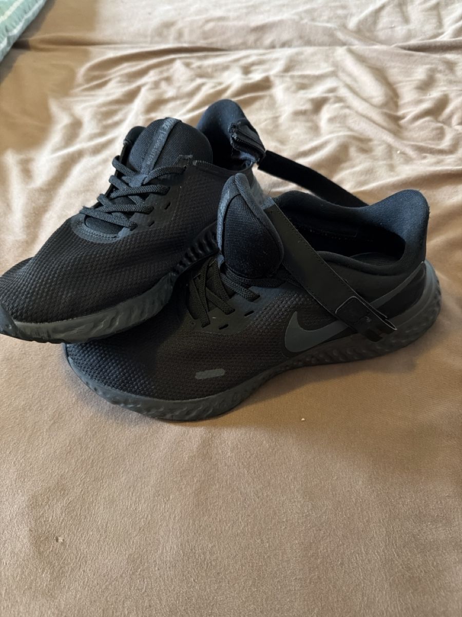 Nike Scarpe da uomo: Nike révolution – Usato da Sementina venduto da bru_vpp5