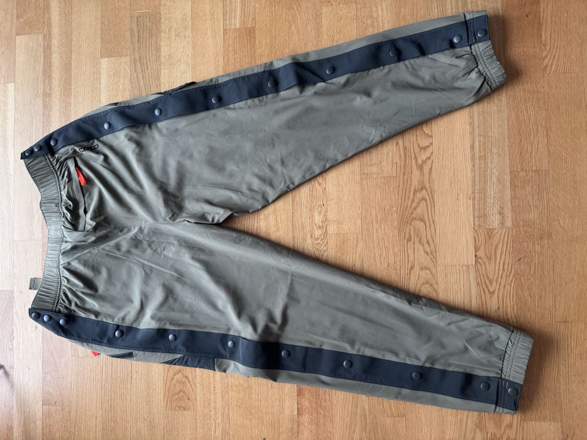 Under Armour Pantaloni: Under Armour Rush Woven Tear Away Sweatpants – Usato da Zug venduto da cam_b8hz 5