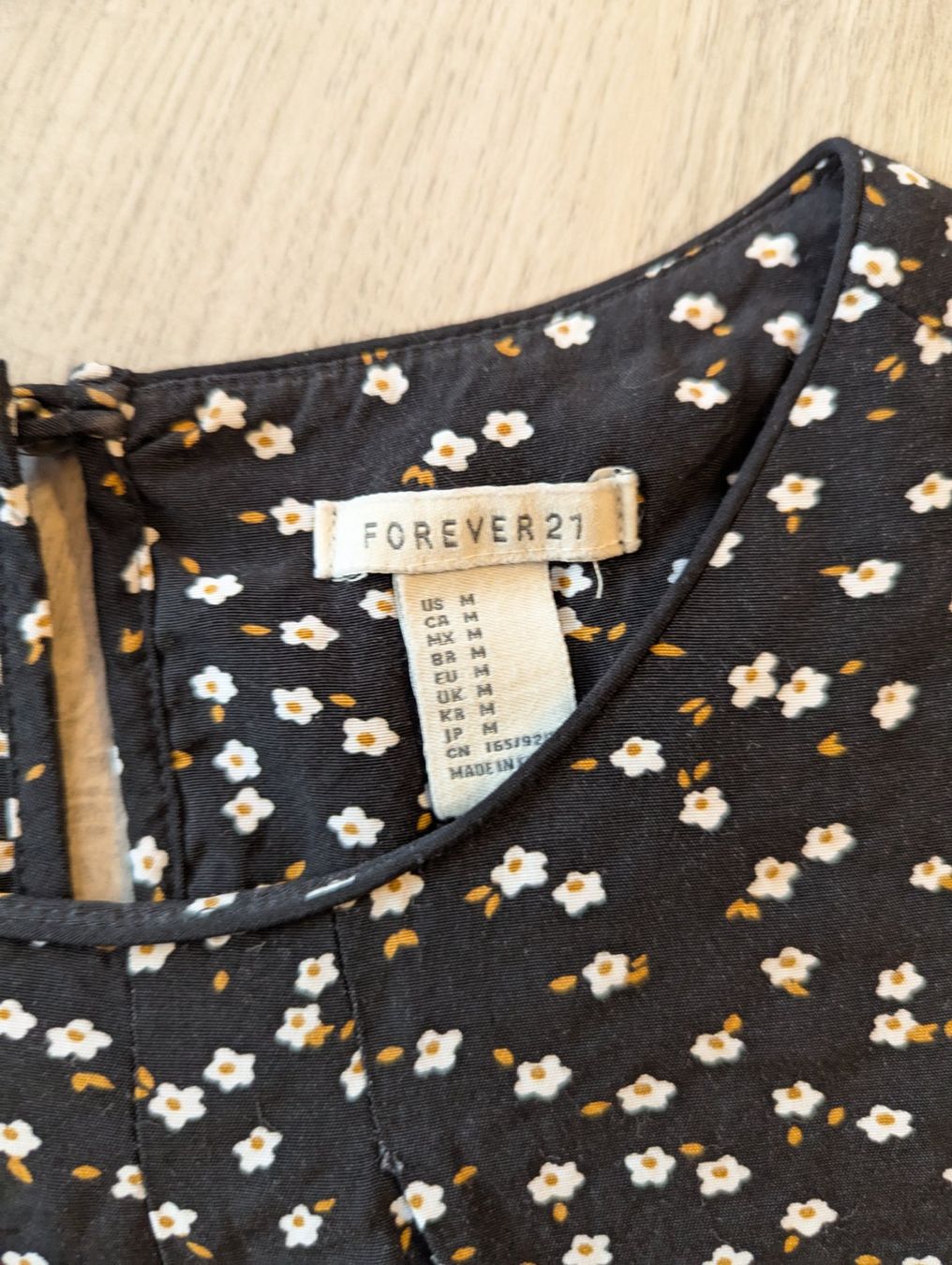 Camicette: Forever21 Bluse, schwarz geblümt Gr. M/36 – Difettoso da Goldingen venduto da YouAreMySunshine 1