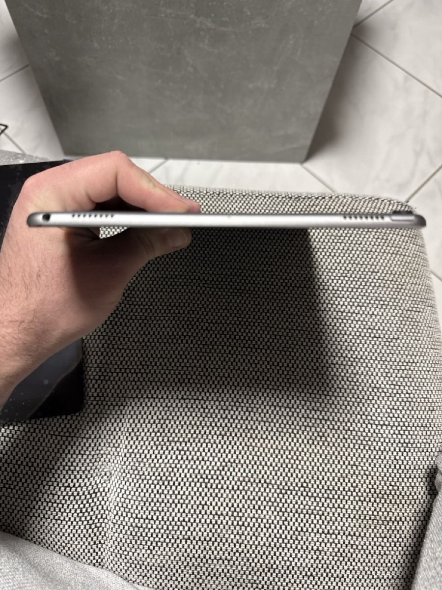 Tablettes PC: iPad A1701 – Défectueux à Payerne par Kikas 5
