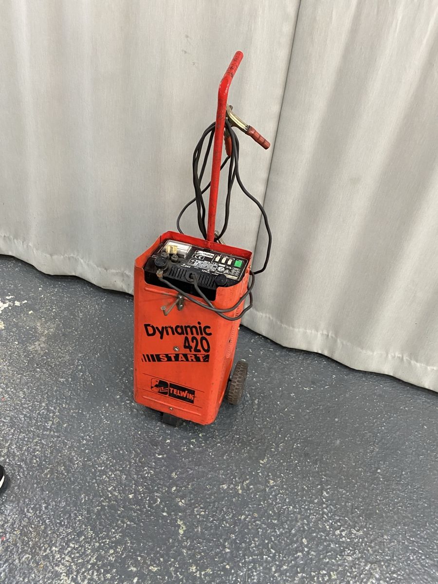 Chargeurs de batterie: Batterielade-/Starthilfegerät  – D'occasion à Hägglingen par Karin0802 5