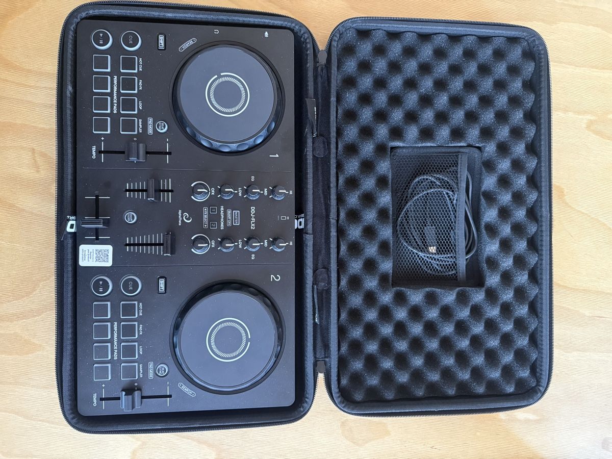 Pioneer Console di mixaggio: Pioneer DDJ-FLX2 DJ Controller mit UDG Case – Usato da Tumegl/Tomils venduto da filipolipi 1