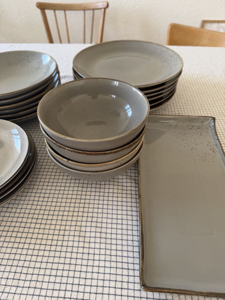 Set di piatti: Geschirrset 4/6 Personen Steinzeug grau – Usato da Zürich venduto da Nadgb1303 4