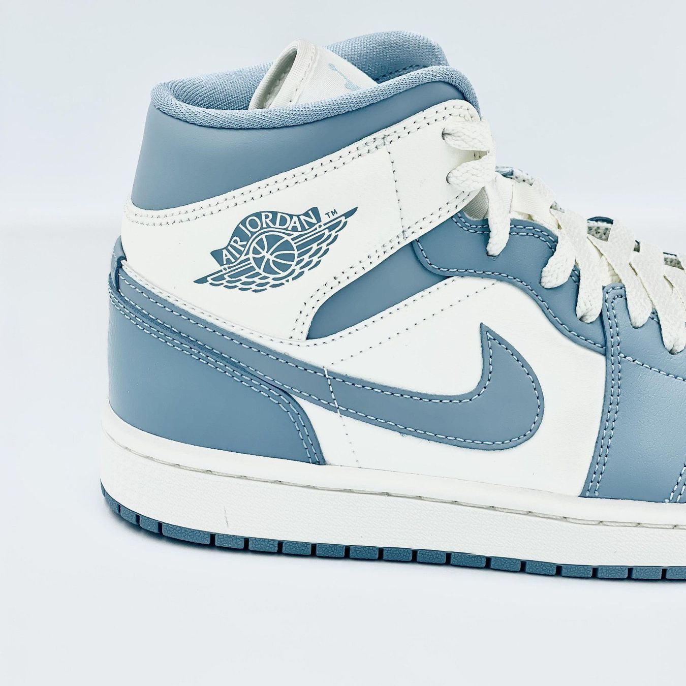 Jordan Damenschuhe: Jordan 1 Mid University Blue EU 37.5 – Neu und originalverpackt aus Erlinsbach von sasneakers 2