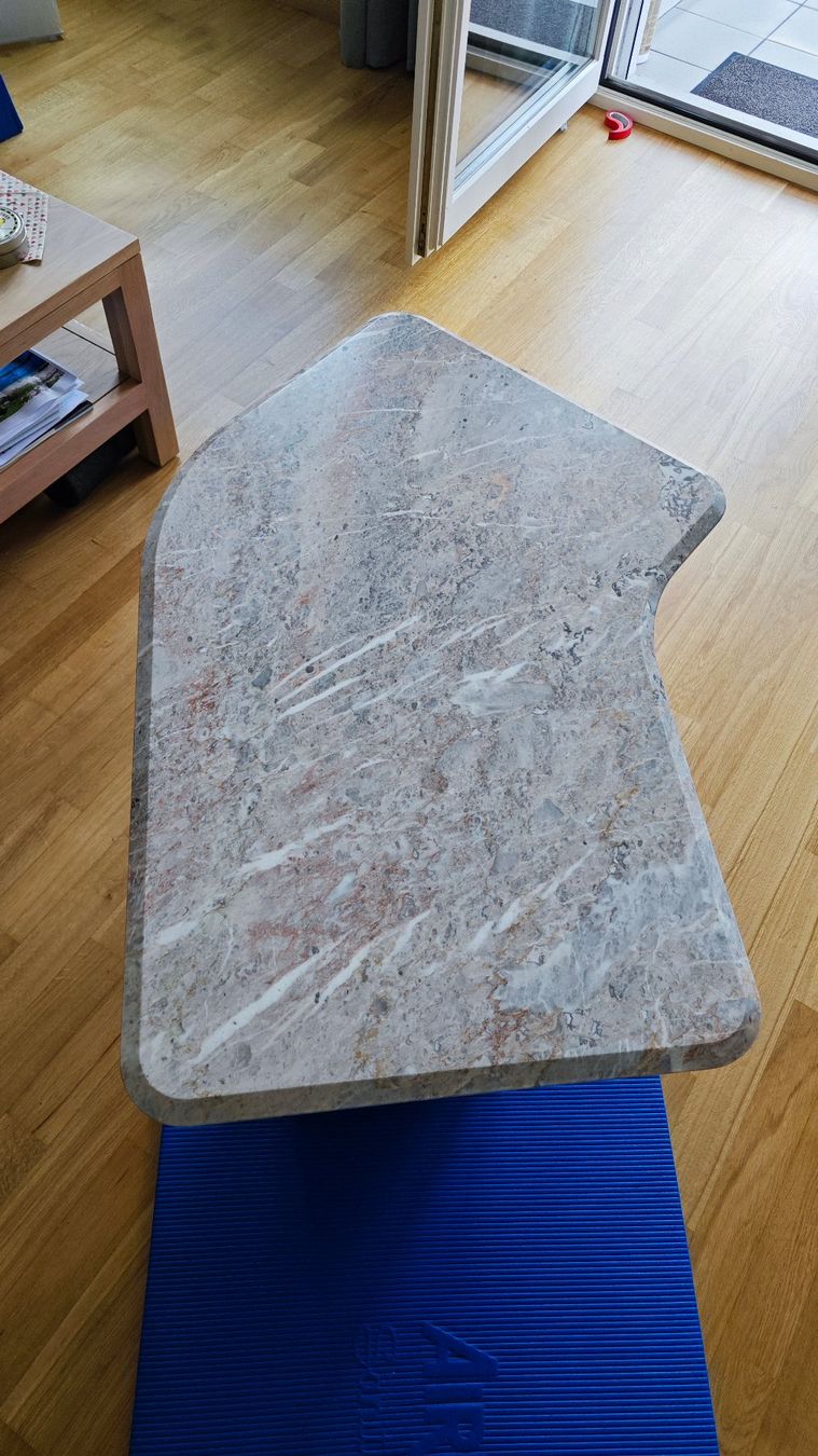 Seetal Tavoli: Couch-Beistelltisch – Usato da Bremgarten AG venduto da Gumfi 1