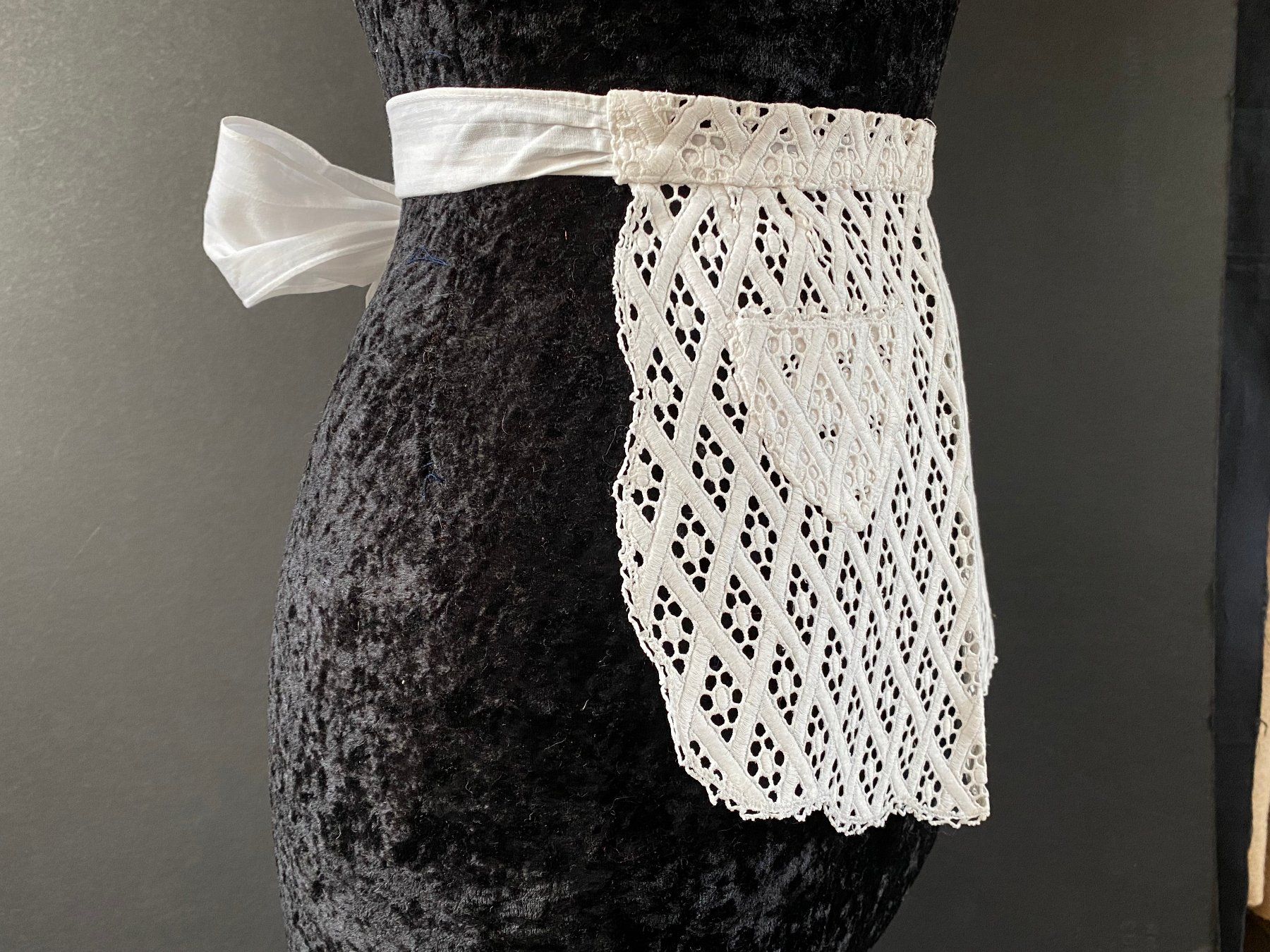 Abbigliamento & accessori d'epoca: Vintage Servierschürze – Usato da Schaffhausen venduto da VintageCity 3