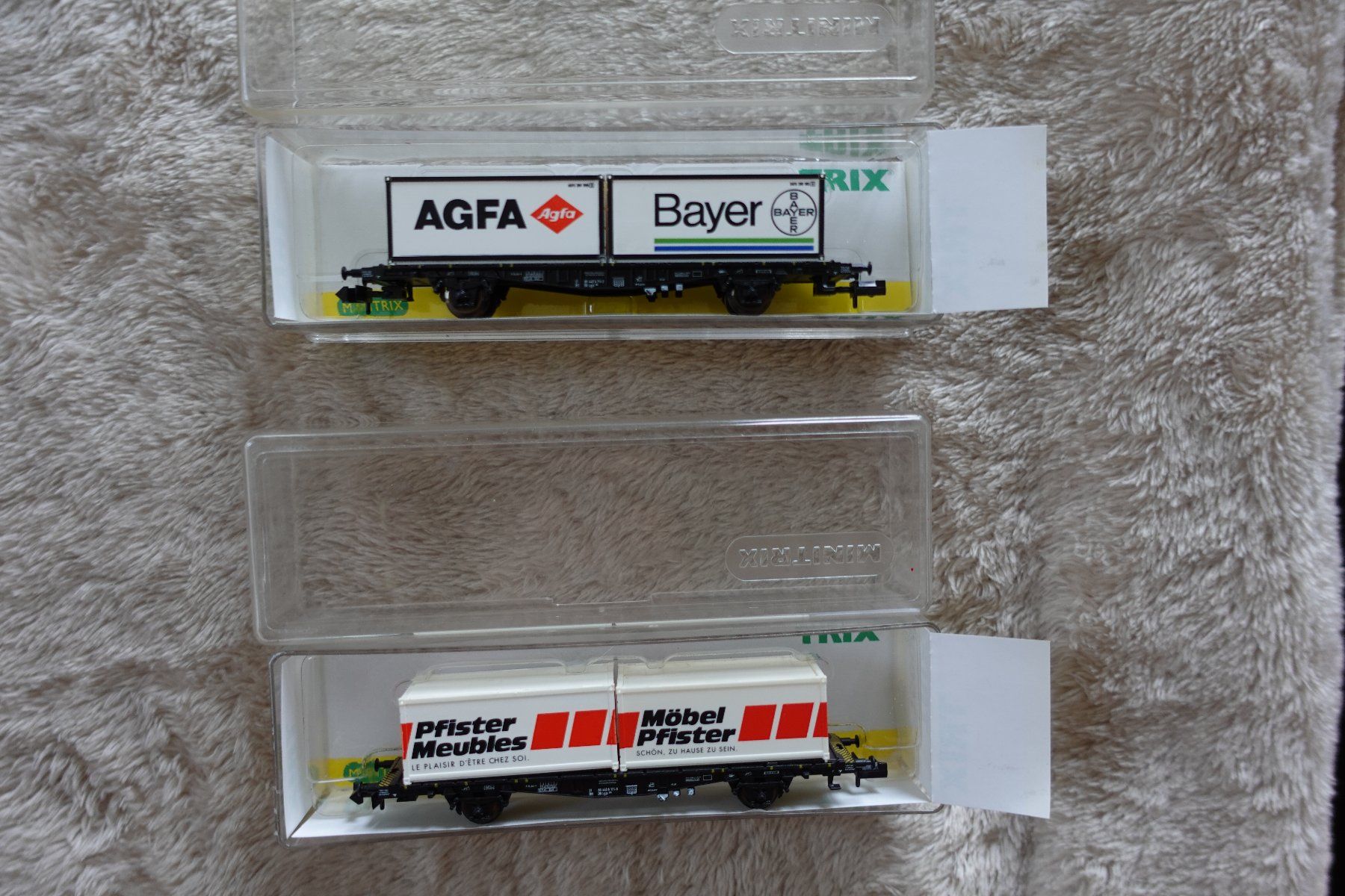 Trix Modelleisenbahnen: 2 Eisenbahn Container Wagen Trix Spur N – Gebraucht aus rorschach von Babsi64 1