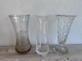 Trois grands vases en verre