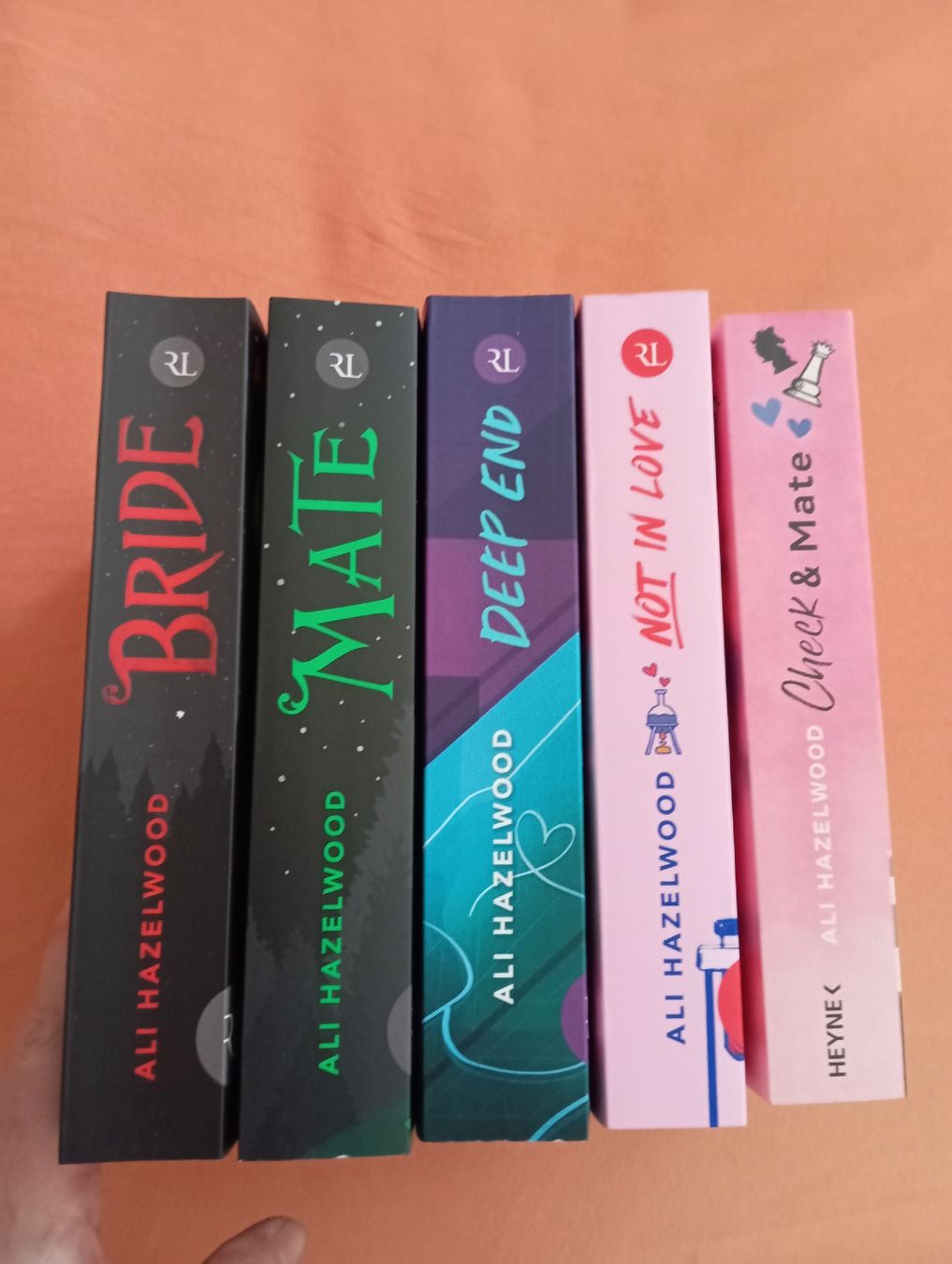 Bücher: Ali Hazelwood : 5 Bücher mit Farbschnitt !!! – Gebraucht aus Neftenbach von Anitatraber 2