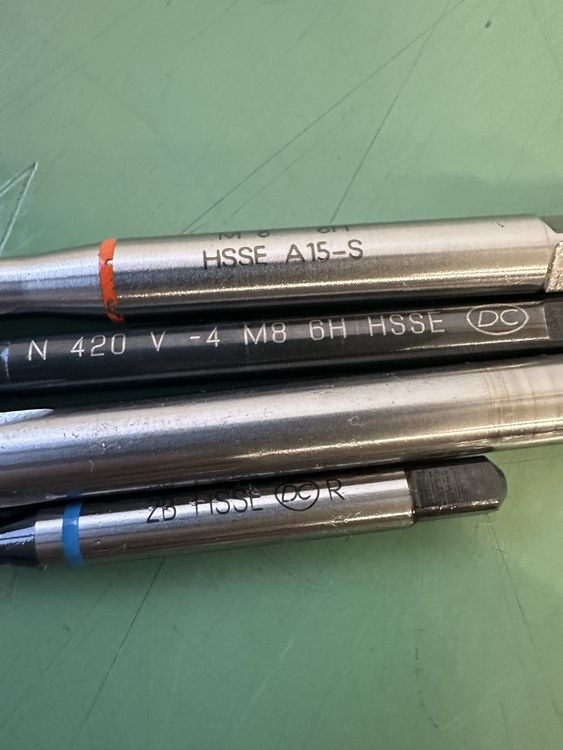 Tous les outils: Gewindebohrer, M8 , UNF 10-32,  R1/8“ – D'occasion à Aarberg par SNMachines 3