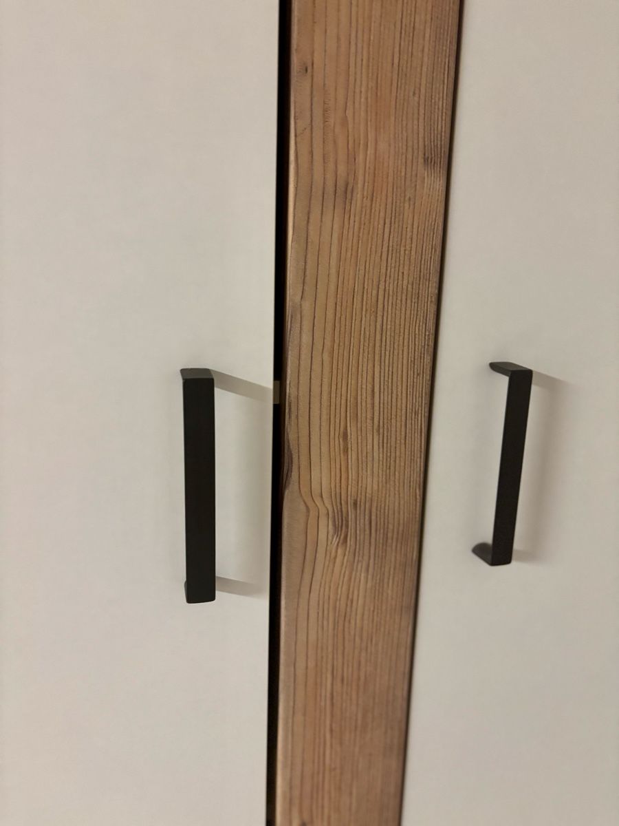 Armadi: Hoher, schmaler Schrank / weiss / Holzoptik – Usato da Flurlingen venduto da dschdsch 1